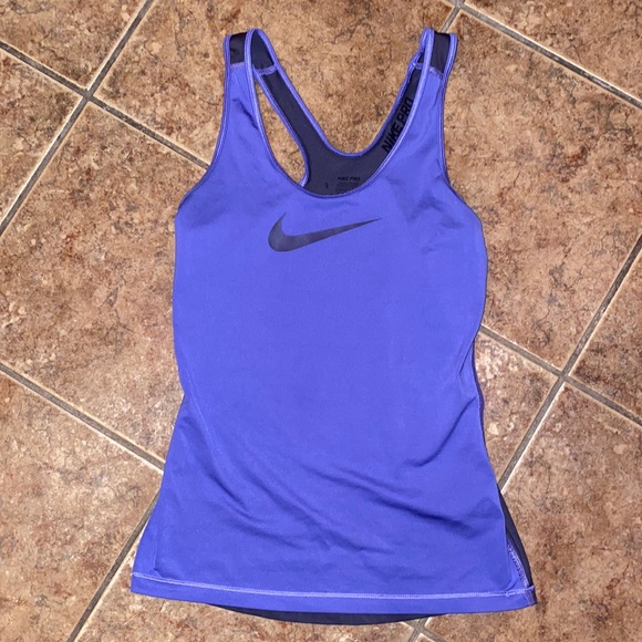 Nike top - Picture 1 of 3